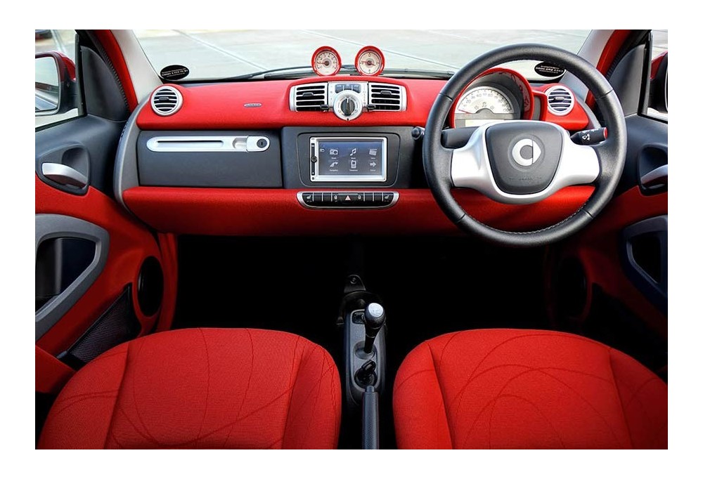 Accessoires Auto Indispensables | Optimisez votre Confort et votre Sécurité